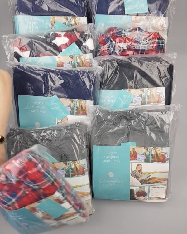 Фотография  442 - Халаты, комбинезоны (семейный) СТОК CAN#10 кг, ЛОТ №4448 оптом в Калуге и Калужской области