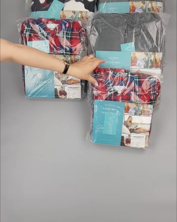 Фотография  266 - Халаты, комбинезоны (семейный) СТОК CAN#10 кг, ЛОТ №4451 оптом в Калуге и Калужской области