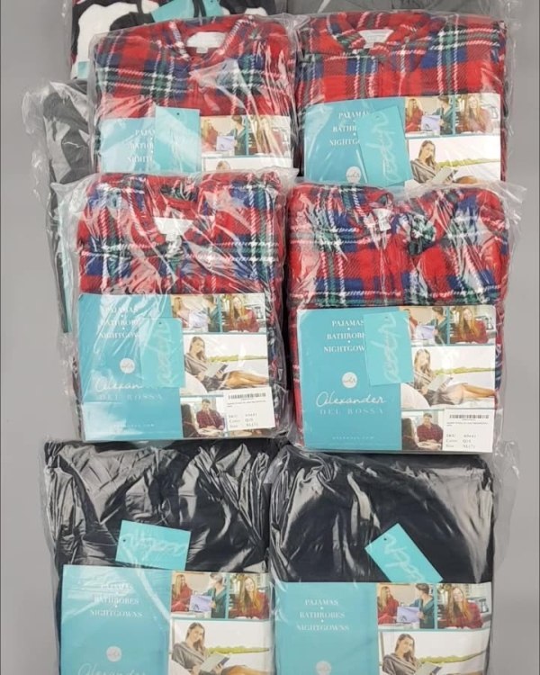 Фотография  414 - Халаты, комбинезоны (семейный) СТОК CAN#10 кг, ЛОТ №4452 оптом в Калуге и Калужской области