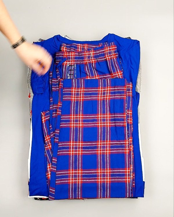 Фотография  788 - Домашняя одежда CAN 104#10 кг, ЛОТ №7330 оптом в Калуге и Калужской области