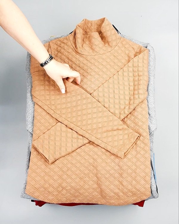 Фотография  311 - SWEATSHIRT CAN 084#10 кг, ЛОТ №7619 оптом в Калуге и Калужской области