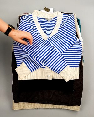 Фотография  755 - Джемпера СТОК CAN 084#7 кг, ЛОТ №7647 оптом в Калуге и Калужской области