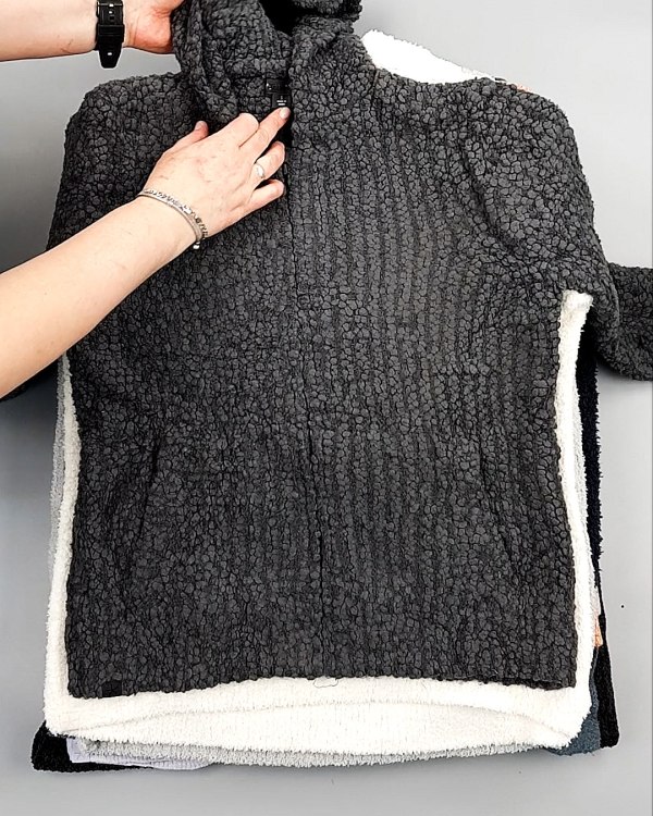 Фотография  605 - Джемпера СТОК CAN 084#7 кг, ЛОТ №7648 оптом в Калуге и Калужской области