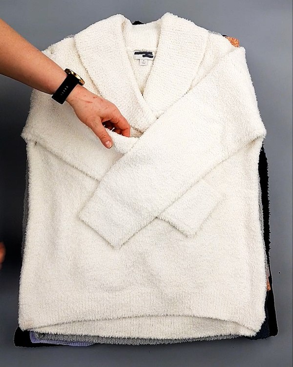 Фотография  921 - Джемпера СТОК CAN 084#7 кг, ЛОТ №7648 оптом в Калуге и Калужской области