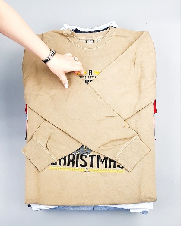 Фотография  850 - SWEATSHIRT CAN 084#10 кг, ЛОТ №7618 оптом в Калуге и Калужской области