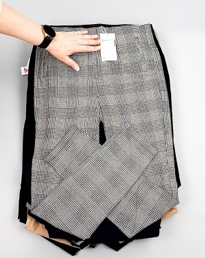 Фотография  584 - Брюки женские лето C&A 025#10 кг, ЛОТ №7892 оптом в Калуге и Калужской области