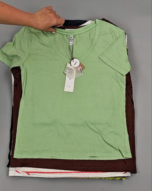 Фотография  970 - Футболки DK COMPANY 045 B#5,5 кг, ЛОТ №9087 оптом в Калуге и Калужской области