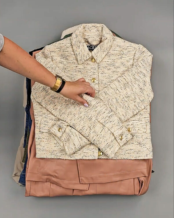 Фотография  325 - Ветровки женские CAN 104#12,4 кг, ЛОТ СТ-9403 оптом в Калуге и Калужской области