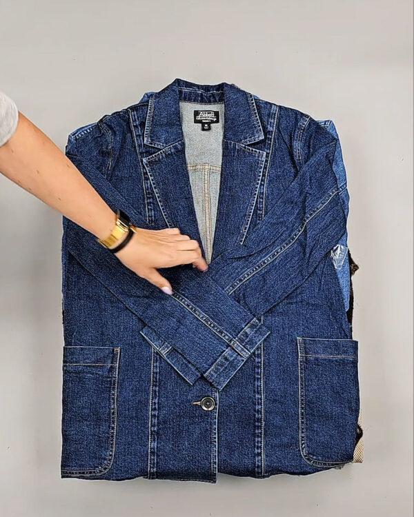 Фотография  762 - Ветровки женские CAN 104#12,7 кг, ЛОТ СТ-9405 оптом в Калуге и Калужской области