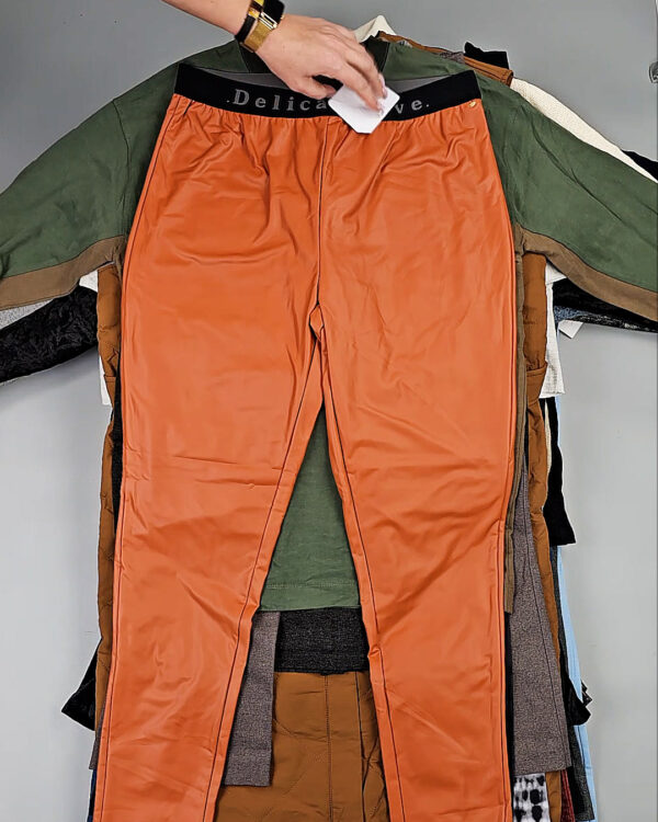 Фотография  954 - DK, Bestseller + Winter mix#15 кг, ЛОТ СТ-9958 оптом в Калуге и Калужской области