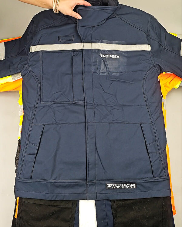 Фотография  555 - Рабочая одежда mix БМ#25 кг, ЛОТ СХ-0266 оптом в Калуге и Калужской области